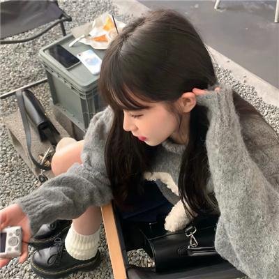 绿衣女子